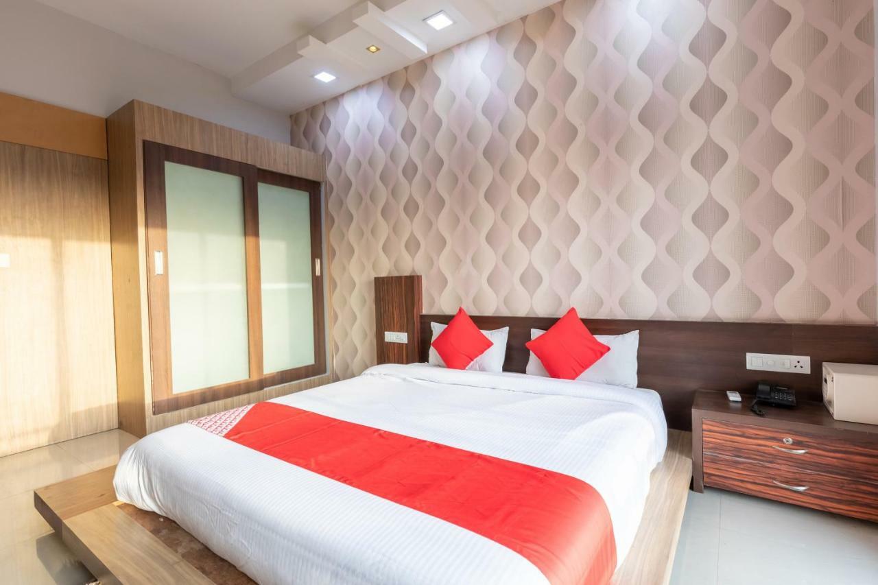 Oyo 42910 Hotel Rudra Palace Ratlām 客房 照片