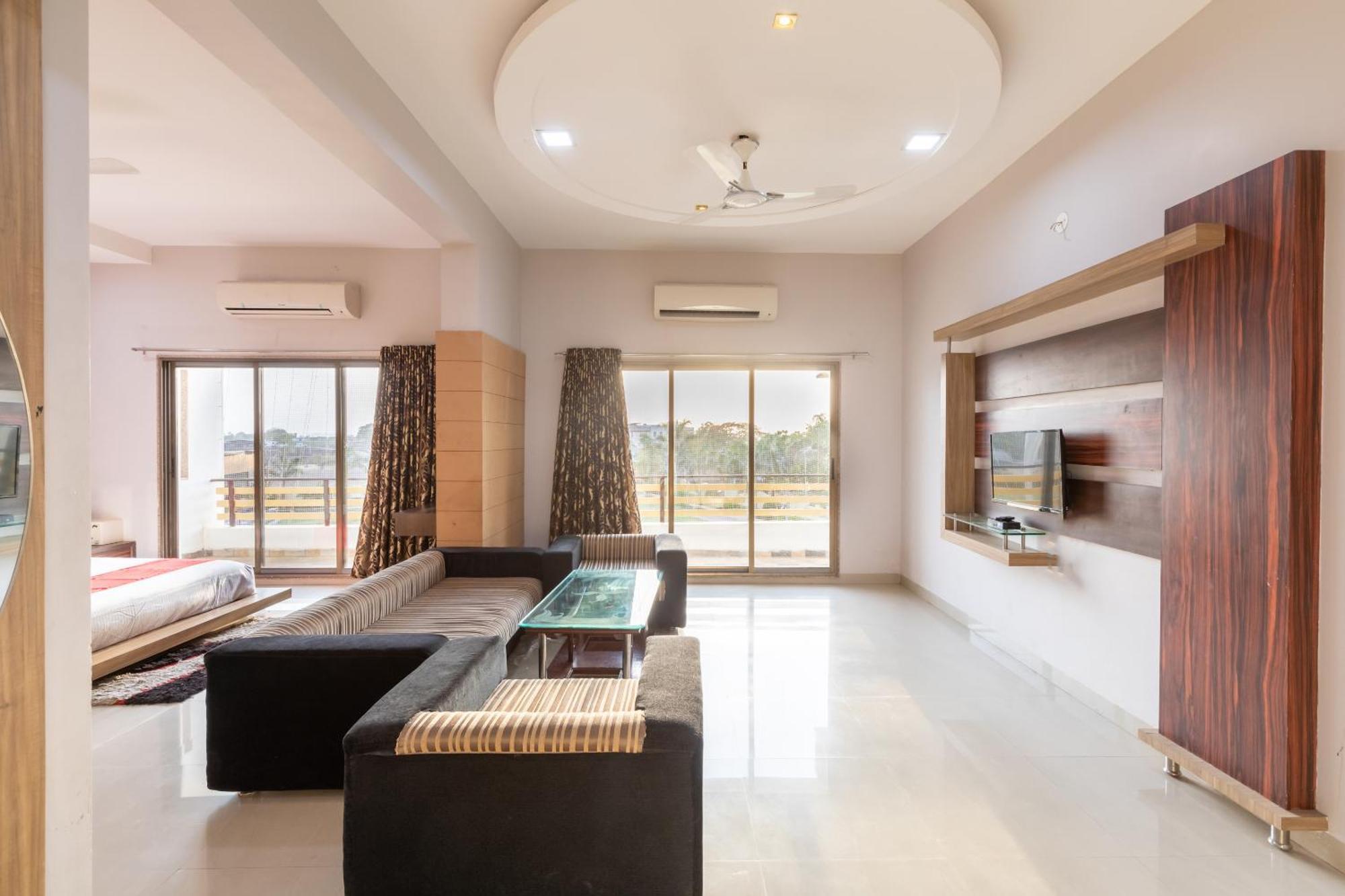 Oyo 42910 Hotel Rudra Palace Ratlām 外观 照片